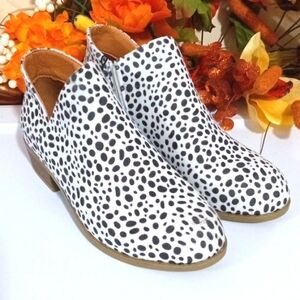 GIRLS BLACK WHITE COW PRINT LOW CUT BOOTS BLOCK HEEL ANKLE BOOTIES SIZE 4 NWT